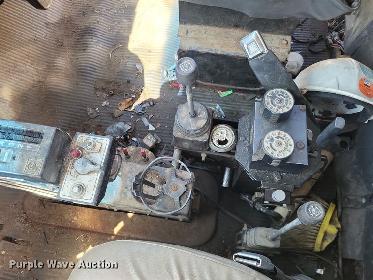 image for item DP5263 1995 Ford L8000  dump truck