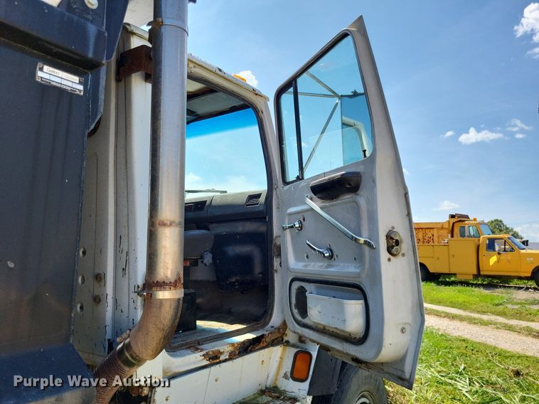 image for item DP5263 1995 Ford L8000  dump truck