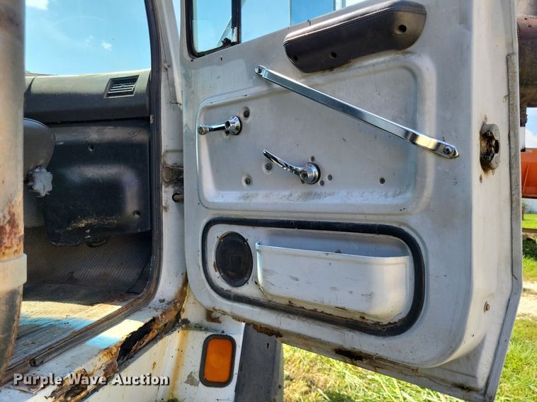 image for item DP5263 1995 Ford L8000  dump truck