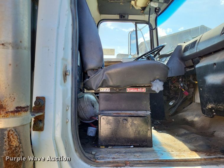 image for item DP5263 1995 Ford L8000  dump truck