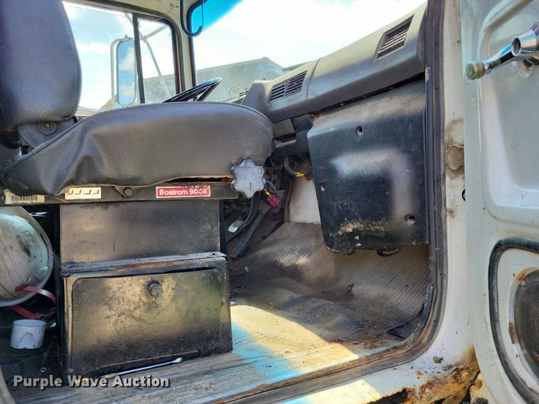 image for item DP5263 1995 Ford L8000  dump truck