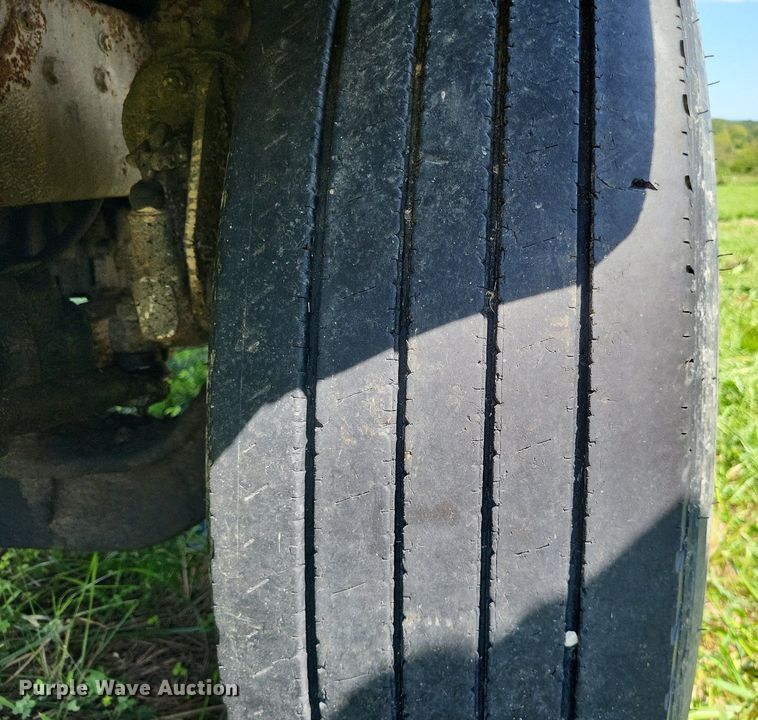 image for item DP5263 1995 Ford L8000  dump truck