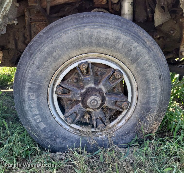 image for item DP5263 1995 Ford L8000  dump truck