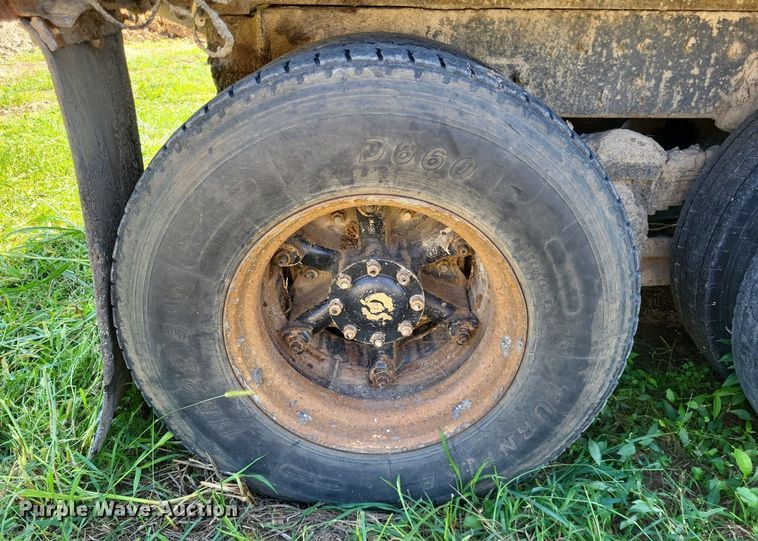 image for item DP5263 1995 Ford L8000  dump truck