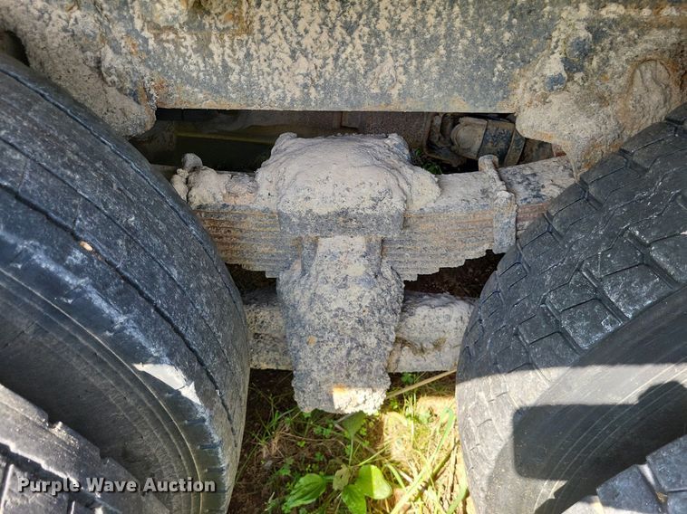 image for item DP5263 1995 Ford L8000  dump truck