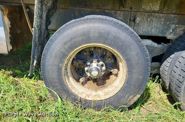 image for item DP5263 1995 Ford L8000  dump truck