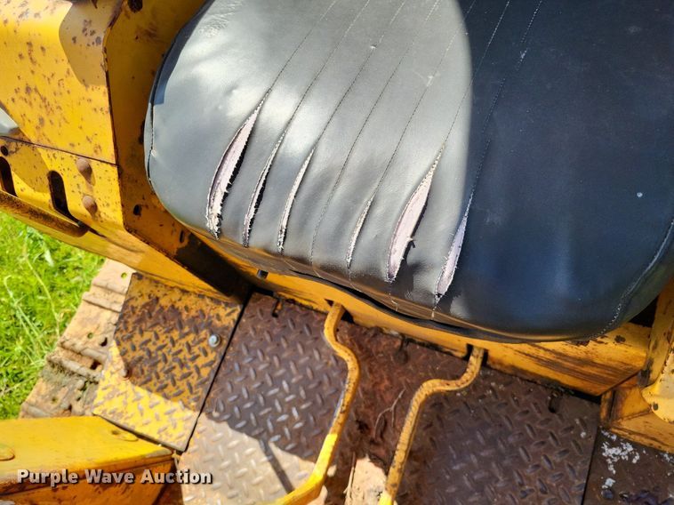 image for item DP5264 1985 John Deere 455E  track loader