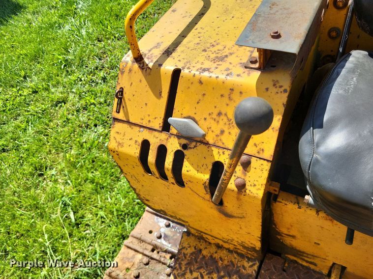 image for item DP5264 1985 John Deere 455E  track loader