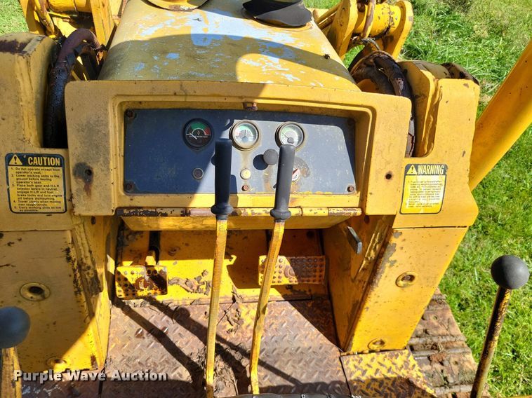 image for item DP5264 1985 John Deere 455E  track loader