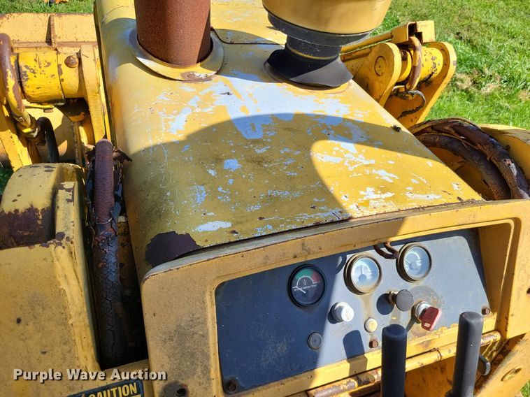 image for item DP5264 1985 John Deere 455E  track loader