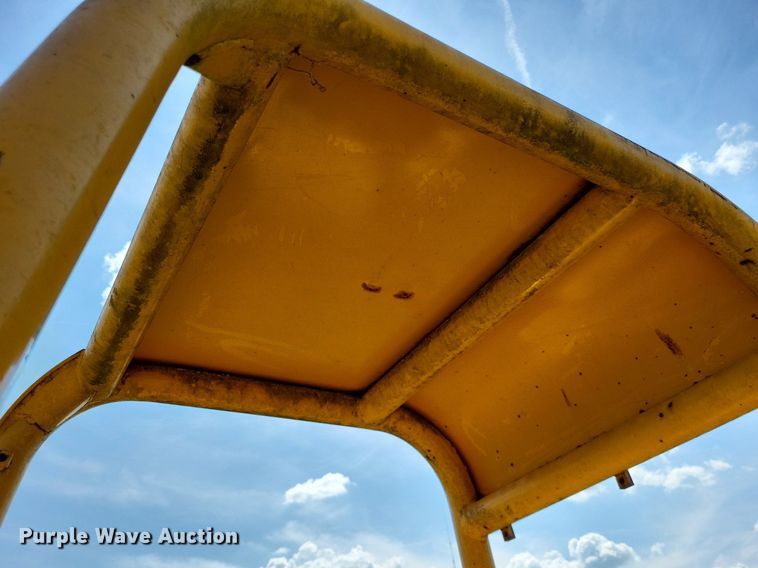 image for item DP5264 1985 John Deere 455E  track loader