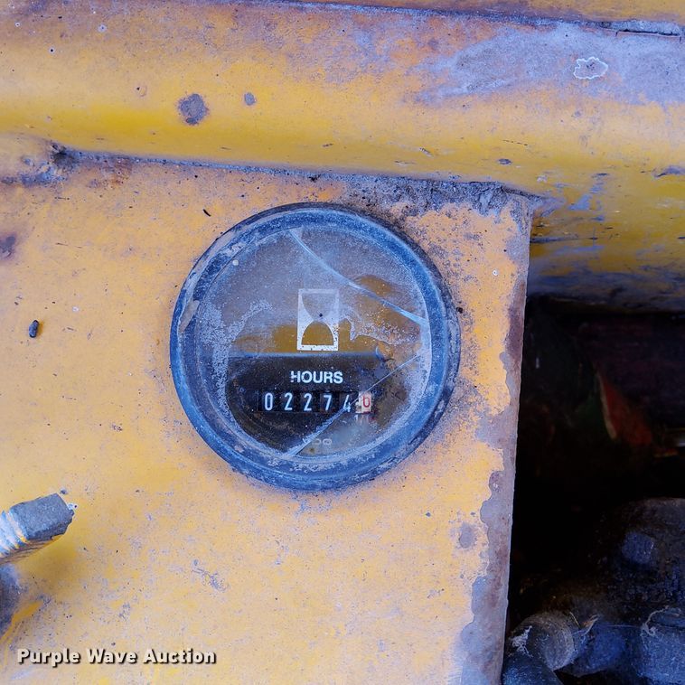 image for item DP5264 1985 John Deere 455E  track loader