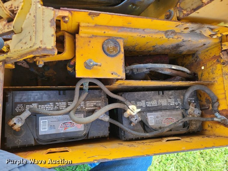 image for item DP5264 1985 John Deere 455E  track loader