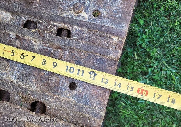 image for item DP5264 1985 John Deere 455E  track loader