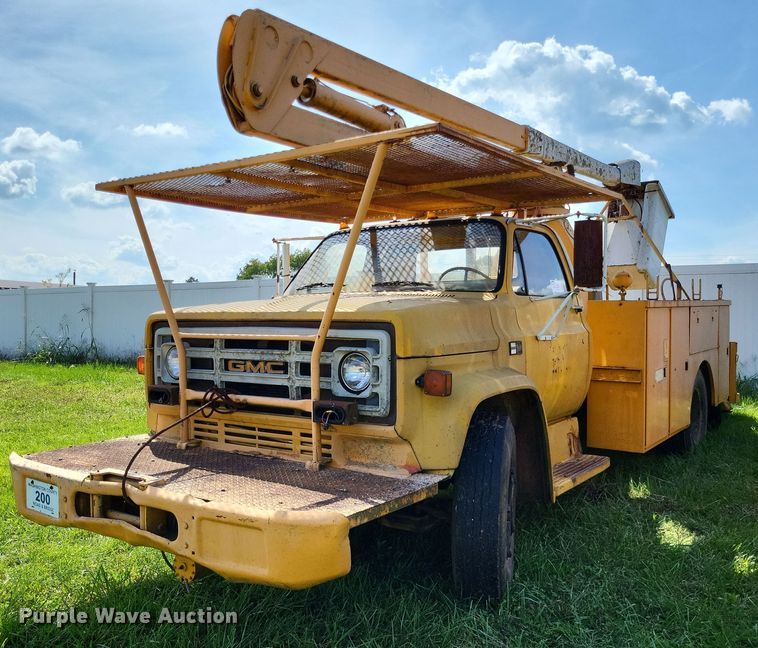 image for item DP5265 1982 GMC C6000  bucket truck