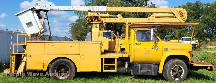 image for item DP5265 1982 GMC C6000  bucket truck