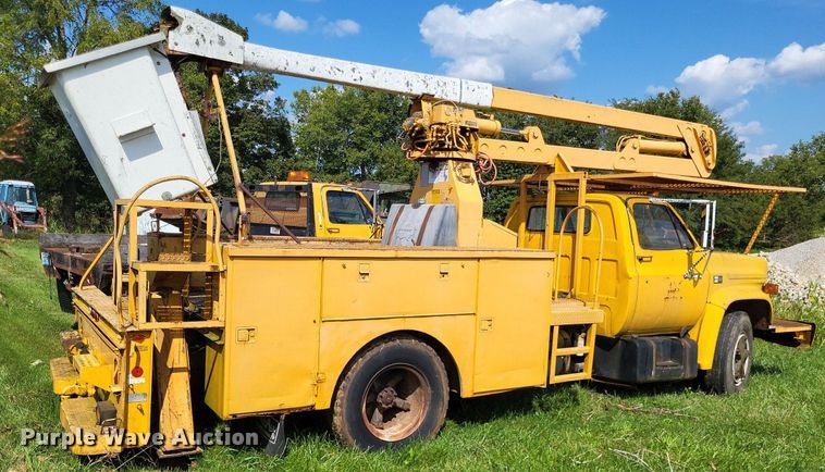 image for item DP5265 1982 GMC C6000  bucket truck
