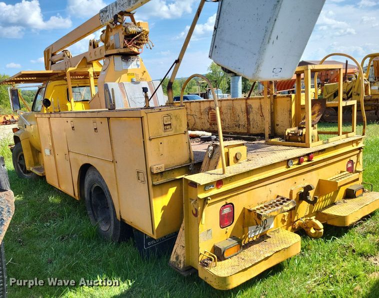 image for item DP5265 1982 GMC C6000  bucket truck