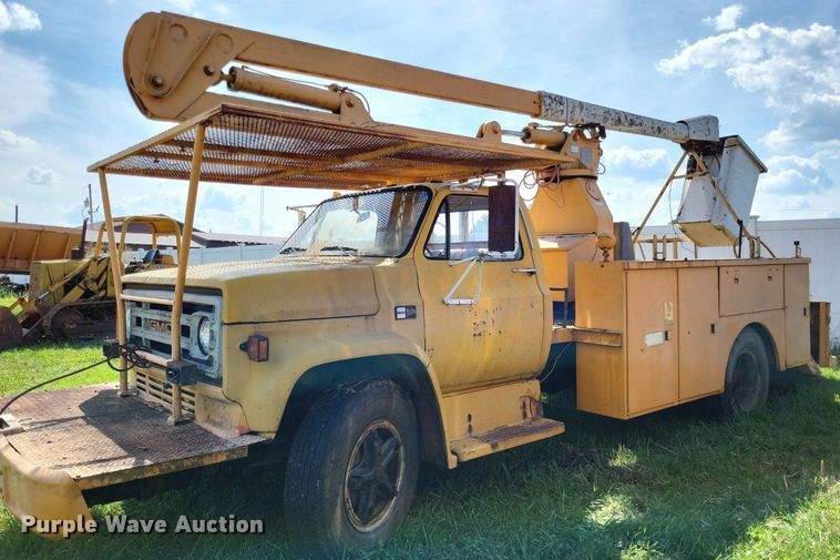 image for item DP5265 1982 GMC C6000  bucket truck