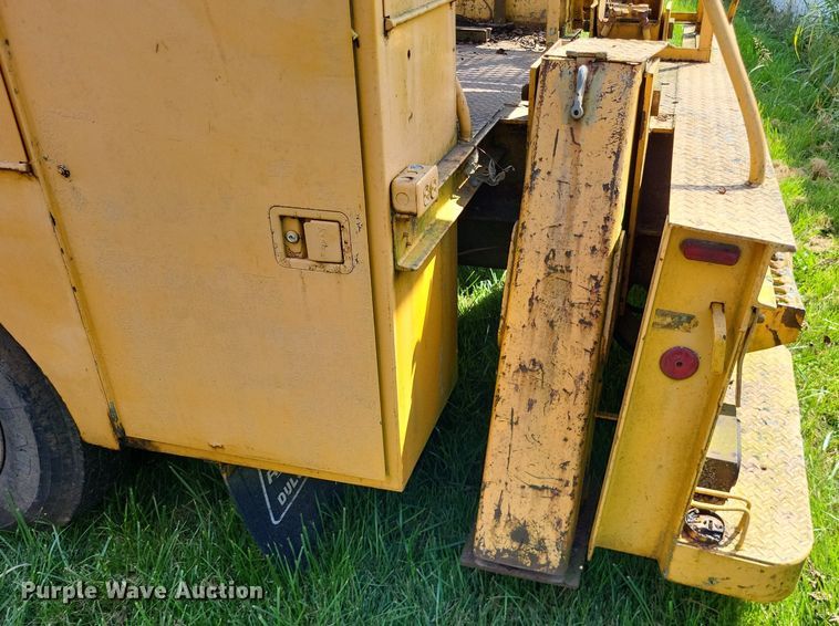 image for item DP5265 1982 GMC C6000  bucket truck