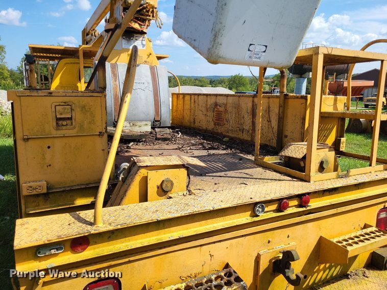 image for item DP5265 1982 GMC C6000  bucket truck