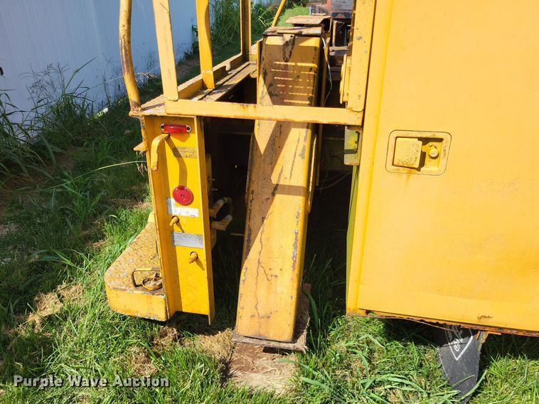 image for item DP5265 1982 GMC C6000  bucket truck