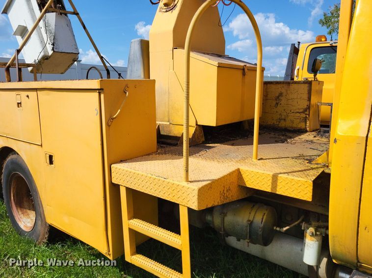 image for item DP5265 1982 GMC C6000  bucket truck