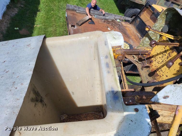 image for item DP5265 1982 GMC C6000  bucket truck