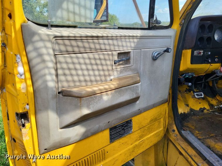 image for item DP5265 1982 GMC C6000  bucket truck