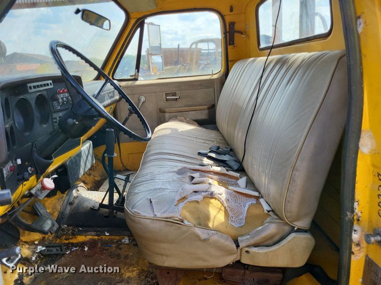 image for item DP5265 1982 GMC C6000  bucket truck