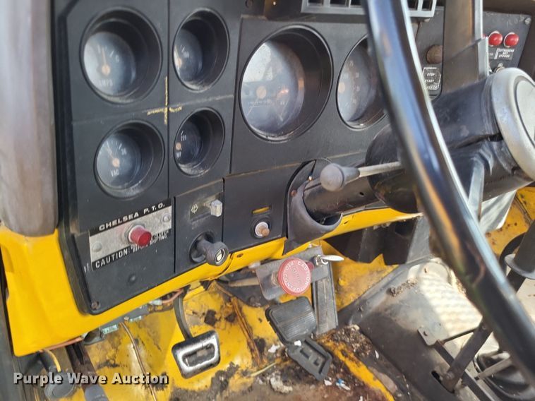 image for item DP5265 1982 GMC C6000  bucket truck