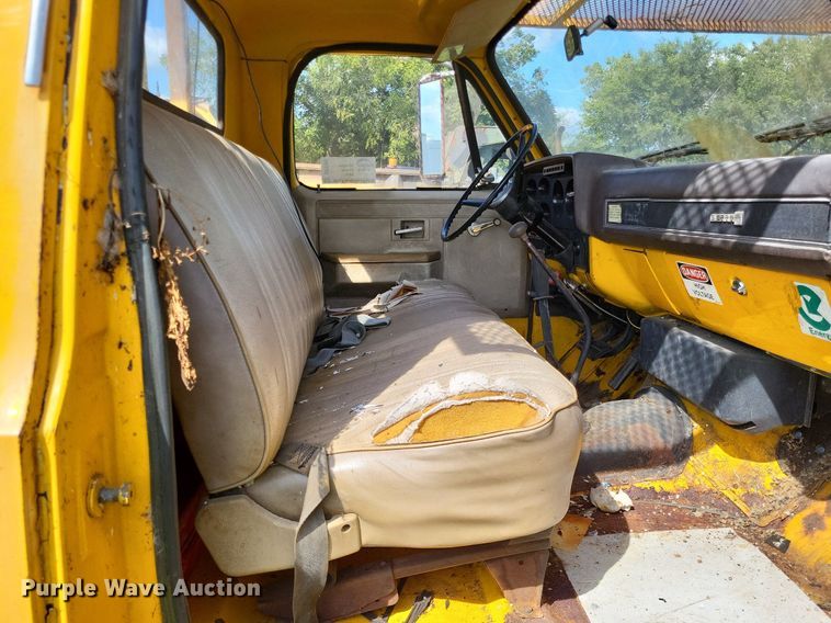 image for item DP5265 1982 GMC C6000  bucket truck