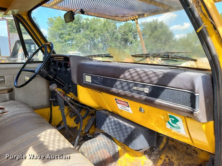 image for item DP5265 1982 GMC C6000  bucket truck