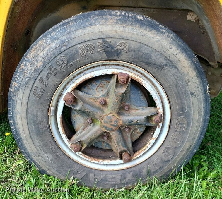 image for item DP5265 1982 GMC C6000  bucket truck