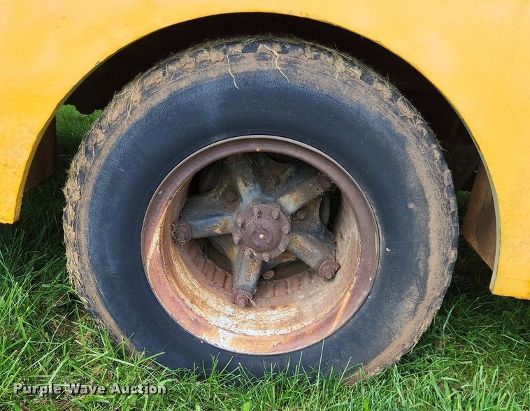 image for item DP5265 1982 GMC C6000  bucket truck