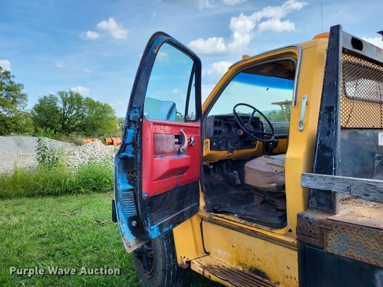 image for item DP5266 1987 Chevrolet C7  flatbed truck