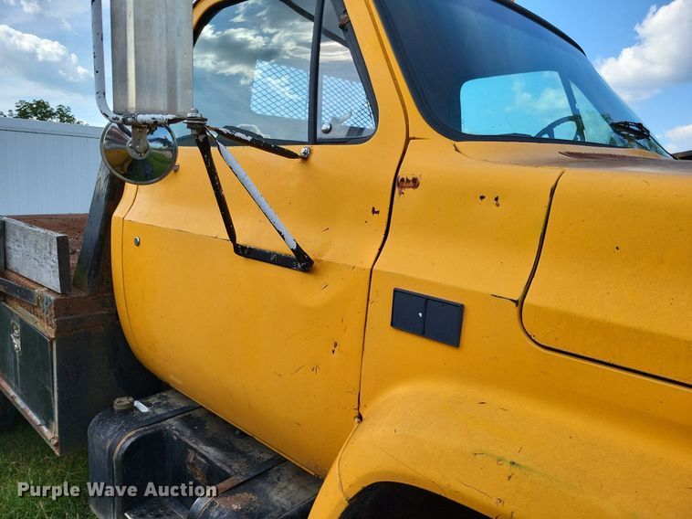 image for item DP5266 1987 Chevrolet C7  flatbed truck