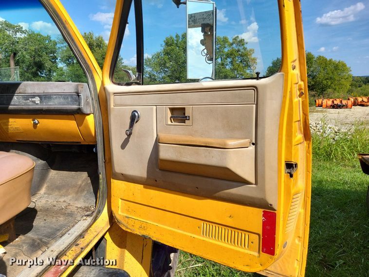 image for item DP5266 1987 Chevrolet C7  flatbed truck