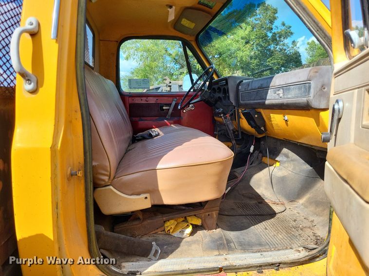 image for item DP5266 1987 Chevrolet C7  flatbed truck