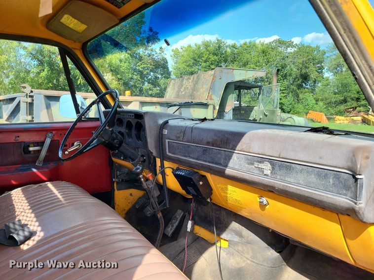 image for item DP5266 1987 Chevrolet C7  flatbed truck