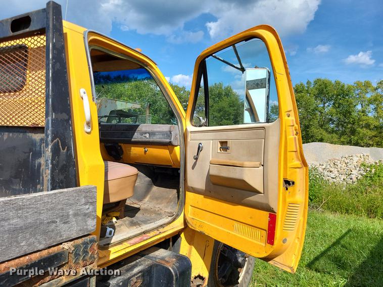 image for item DP5266 1987 Chevrolet C7  flatbed truck