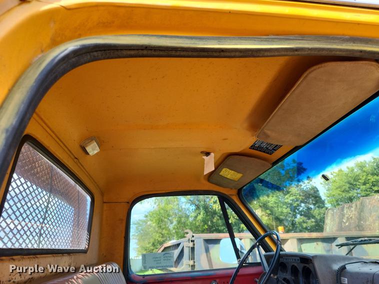 image for item DP5266 1987 Chevrolet C7  flatbed truck