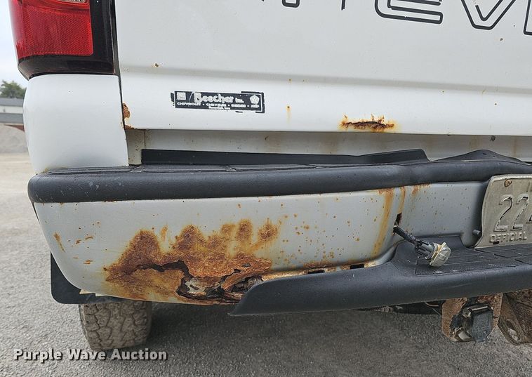 image for item DQ0296 2006 Chevrolet Silverado 2500HD  Ext. Cab pickup truck cab and chassis