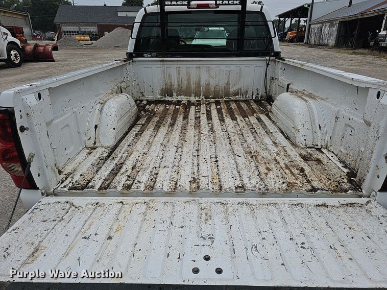 image for item DQ0296 2006 Chevrolet Silverado 2500HD  Ext. Cab pickup truck cab and chassis