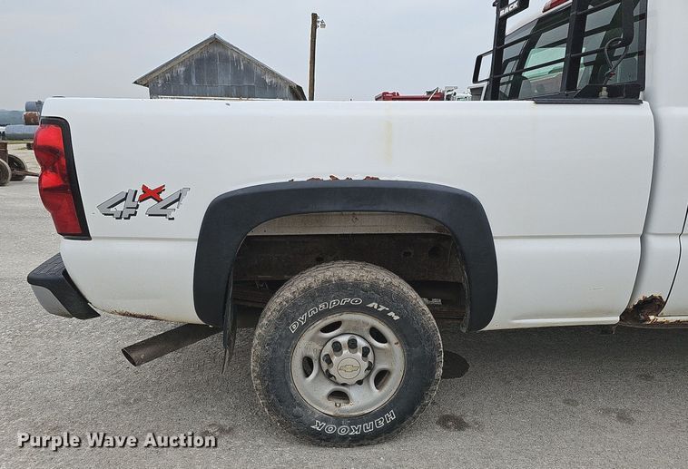 image for item DQ0296 2006 Chevrolet Silverado 2500HD  Ext. Cab pickup truck cab and chassis