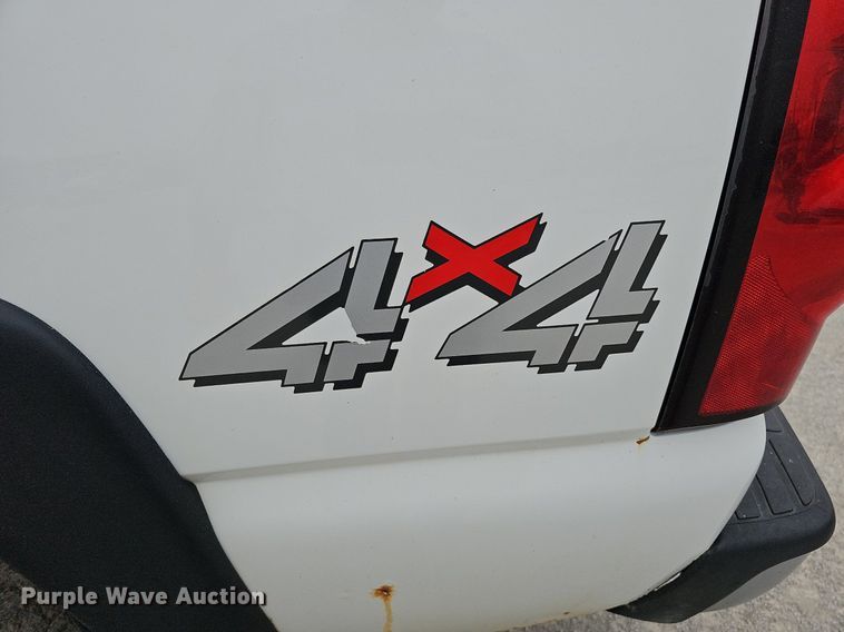 image for item DQ0296 2006 Chevrolet Silverado 2500HD  Ext. Cab pickup truck cab and chassis