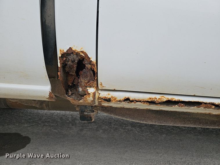 image for item DQ0296 2006 Chevrolet Silverado 2500HD  Ext. Cab pickup truck cab and chassis