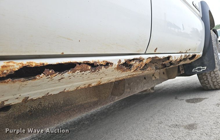 image for item DQ0296 2006 Chevrolet Silverado 2500HD  Ext. Cab pickup truck cab and chassis