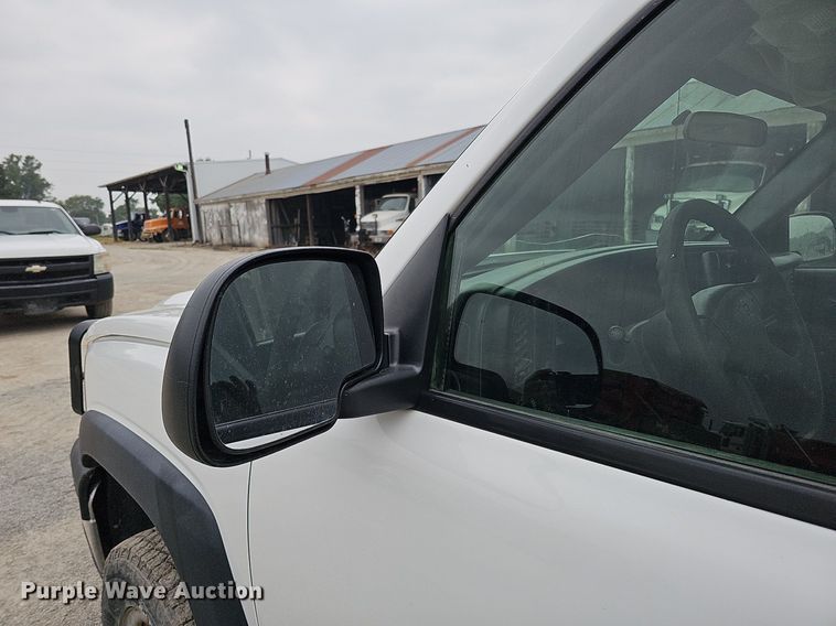 image for item DQ0296 2006 Chevrolet Silverado 2500HD  Ext. Cab pickup truck cab and chassis