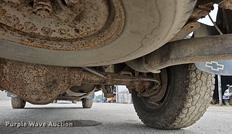 image for item DQ0296 2006 Chevrolet Silverado 2500HD  Ext. Cab pickup truck cab and chassis